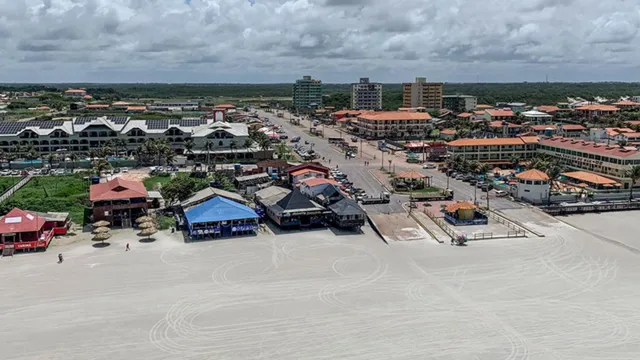 Imagem ilustrativa da notícia Salinas
tem movimento tranquilo e praias fechadas no domingo de Carnaval