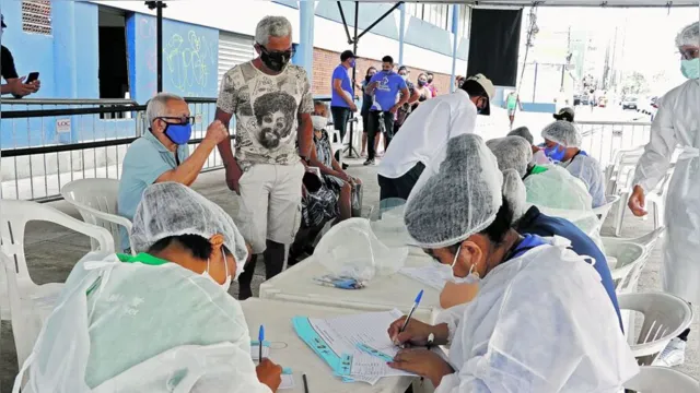 Imagem ilustrativa da notícia Vacinação de idosos acima de 85 anos segue até amanhã em Belém