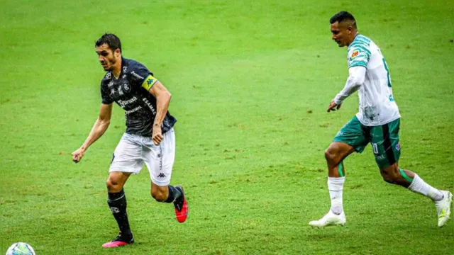 Imagem ilustrativa da notícia Chuva de gols perdidos contra o Manaus liga o alerta no Remo
