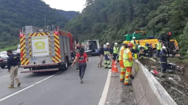 Imagem ilustrativa da notícia Paraná: dois sobreviventes do acidente com ônibus que saiu de Belém seguem internados