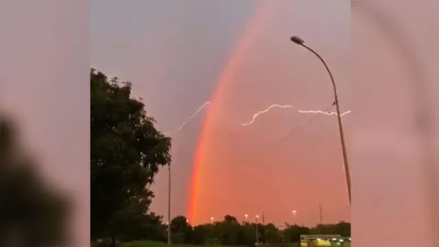 Imagem ilustrativa da notícia Vídeo: 'arco-íris vermelho' é registrado no Brasil e viraliza nas redes sociais. Assista