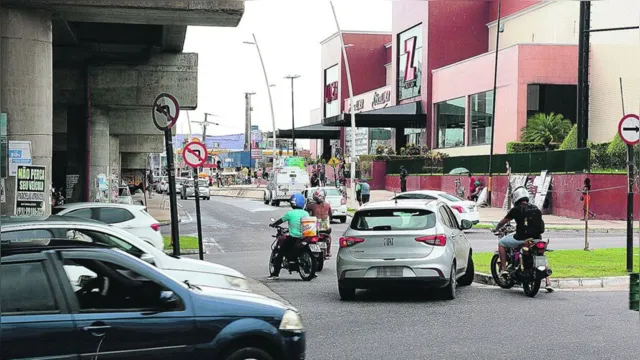 Imagem ilustrativa da notícia Infrações provocam caos em trecho da avenida Augusto Montenegro