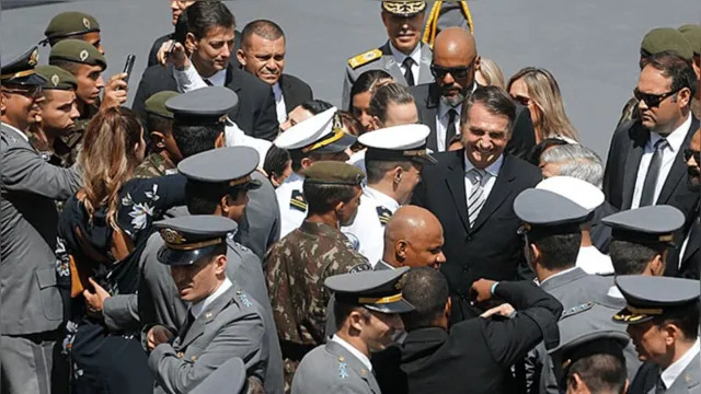 Imagem ilustrativa da notícia Quem decide sobre democracia ou ditadura "são as Forças Armadas", diz Bolsonaro