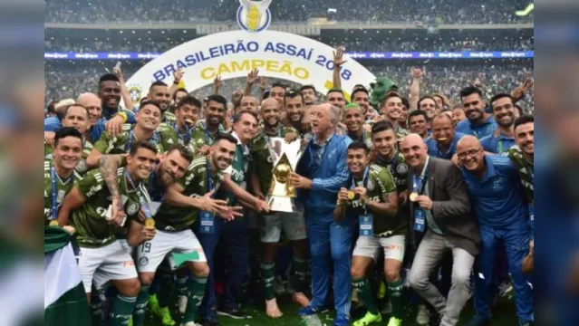 Imagem ilustrativa da notícia Bolsonaro não entregará a taça de campeão da Libertadores no sábado