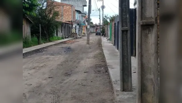 Imagem ilustrativa da notícia Moradores denunciam postes quebrados e no meio da rua em Cametá
