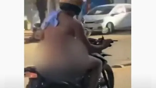 Imagem ilustrativa da notícia Homem é flagrado pilotando moto 'peladão'; veja o vídeo!