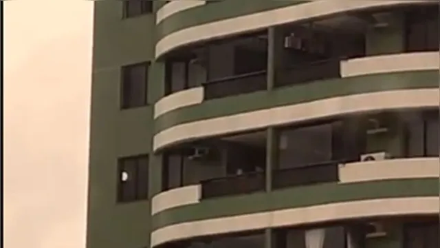 Imagem ilustrativa da notícia Vídeo: casal é flagrado transando em sacada de prédio em Belém