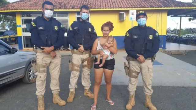 Imagem ilustrativa da notícia Bebê engasgado é salvo por agentes da PRF no oeste do Pará; veja o vídeo!