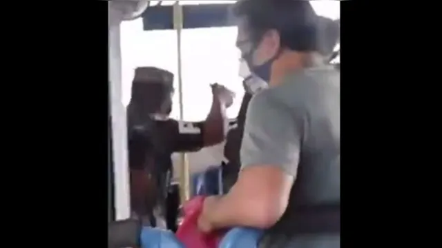 Imagem ilustrativa da notícia Dupla tenta assaltar ônibus, mas é contida por passageiros e soldados do Exército em Belém