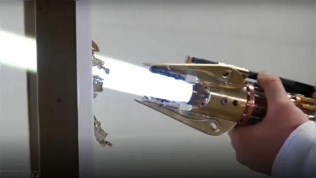 Imagem ilustrativa da notícia Engenheiros criam sabre de luz de “Star Wars” que derrete até aço e titânio