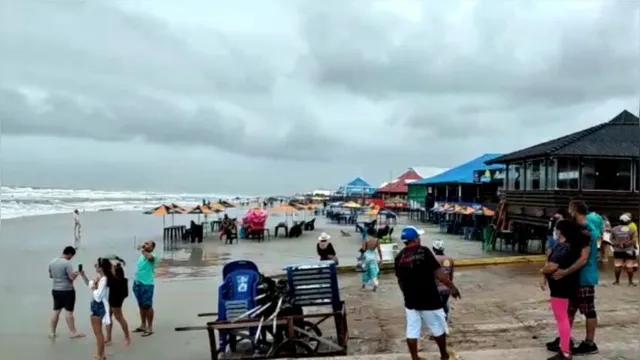 Imagem ilustrativa da notícia Com praias e bares liberados, banhistam aproveitam Salinas ; veja o vídeo!