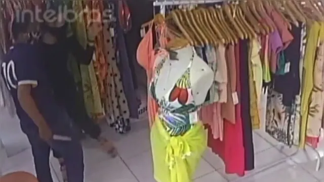Imagem ilustrativa da notícia Imagens fortes! Câmera flagra tentativa de estupro em loja de roupas em Belém
