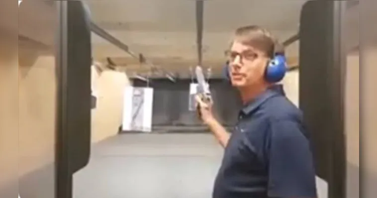 Imagem ilustrativa da notícia Bolsonaro assina decreto que permite que cada pessoa compre 60 armas no Brasil