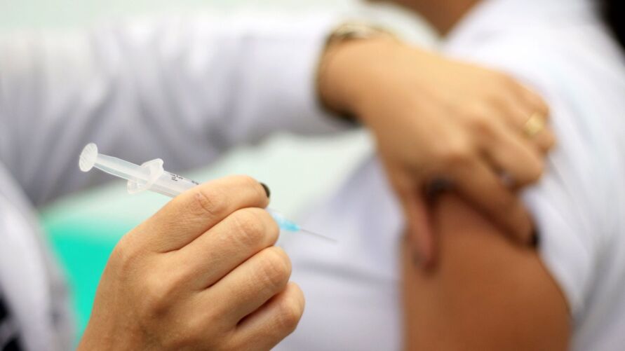 Helder Barbalho pediu ao Ministério da Saúde, doses extras da vacina contra a Covid-19.