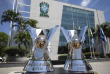 Taça de campeão e vice da competição