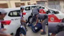 Imagem ilustrativa da notícia MC Salvador da Rima é detido e aparece enforcado por policiais em vídeos