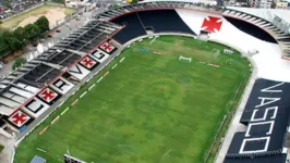 Estádio do clube carioca faz aniversário cercada de grandes páginas do clube