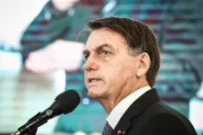 Presidente Bolsonaro tenta fugir da CPI jogando parte da investigação para governadores e prefeitos.