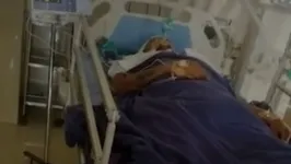 Jovem declarado morto em hospital na Índia apresentava sinais vitais antes da autópsia
