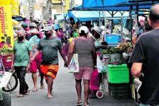 Flagrantes do DIÁRIO mostram aglomerações nas feiras 