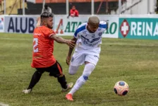 Igor Goulart em jogada que originou o primeiro gol do Papão
