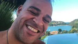 Imagem ilustrativa da notícia Adriano 'Imperador' vende mansão por R$ 9 milhões e vai morar em hotel