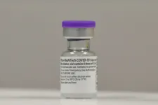 Frasco da vacina Pfizer/BioNTech