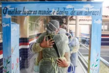 Imagem ilustrativa da notícia "Cabine do Amor" garante o abraço entre pacientes e familiares em hospital no Pará