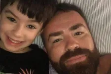 Pai conta os último momentos com o menino Henry.