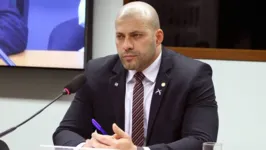 O deputado Daniel Silveira (PSL), em um único abastecimento, colocou mais de mil litros de gasolina.