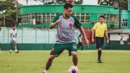 Eduardo Ramos está confirmado no time que entra em campo amanhã

