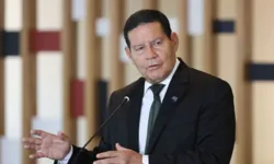 Imagem ilustrativa da notícia Mourão rebate pedido de secretários por toque de recolher: 'Não adianta você querer impor algo nacional'