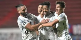 Marinho comemora o segundo gol do Santos na partida contra o San Lorenzo, pela Libertadores
