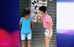 Imagem ilustrativa da notícia Mulher bate na cara da própria mãe e irmã se vinga; veja o vídeo!