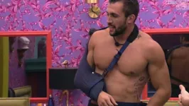 Arthur, o crossfiteiro do BBB, que se lesionou