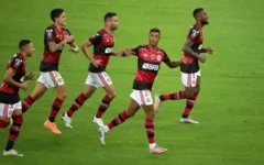 Principais jogadores do Mengão estão curtindo férias após o título do Brasileirão. 