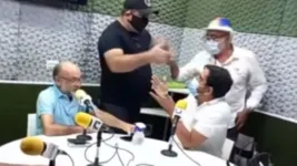 Imagem ilustrativa da notícia Bolsonaristas invadem rádio e ameaçam locutor