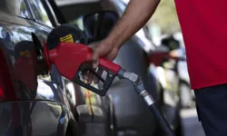 Imagem ilustrativa da notícia Gasolina e diesel ficam mais caros a partir desta terça nas refinarias