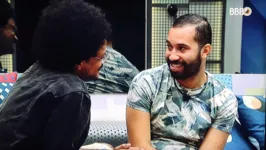 João e Gil: os participantes LGBT que se apoiam no BBB