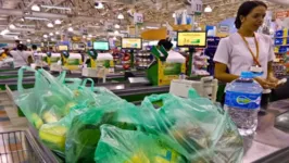 Imagem ilustrativa da notícia Sacolas biodegradáveis: saiba qual valor pode ser cobrado pelos supermercados