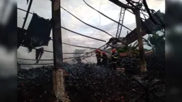 Foram deslocadas um total de 10 viaturas, onde atuaram mais de 30 bombeiros militares. 