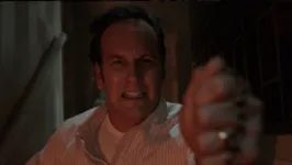 Ed (Patrick Wilson) e Lorraine Warren (Vera Farmiga)  vão trabalhar num caso de possessão demoníaca