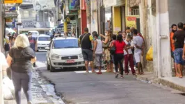 Continua sendo obrigatório o uso de máscara e o controle da entrada de clientes nas lojas.