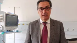 Carlos Carvalho sempre foi um dos maiores críticos do uso da cloroquina no tratamento de pacientes com Covid-19, medicamento sem eficácia comprovada, que é frequentemente mencionado pelo presidente Jair Bolsonaro (sem partido).