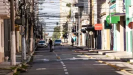 Lockdown foi estabelecido em algumas cidades brasileiras como medida de combate ao avanço da Covid-19.