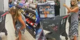 Imagem ilustrativa da notícia Mulher tira calcinha e usa ela como 'máscara' em supermercado; assista