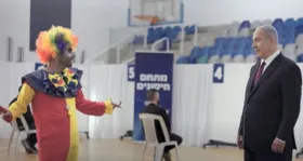 Imagem ilustrativa da notícia Ministro de Israel sugere que quem não confia em vacinas é 'palhaço' e ironiza fake news em vídeo