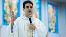 Imagem ilustrativa da notícia Gravações mostram celebridade padre Robson pedindo morte de dirigente de associação religiosa