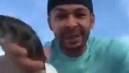Ataque foi registrado pelo tratador e compartilhado nas redes sociais