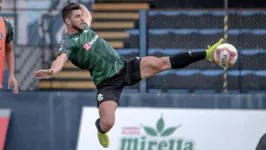 Durante seu período no Remo, Tcharlles foi titular em vários jogos durante a Série C. 